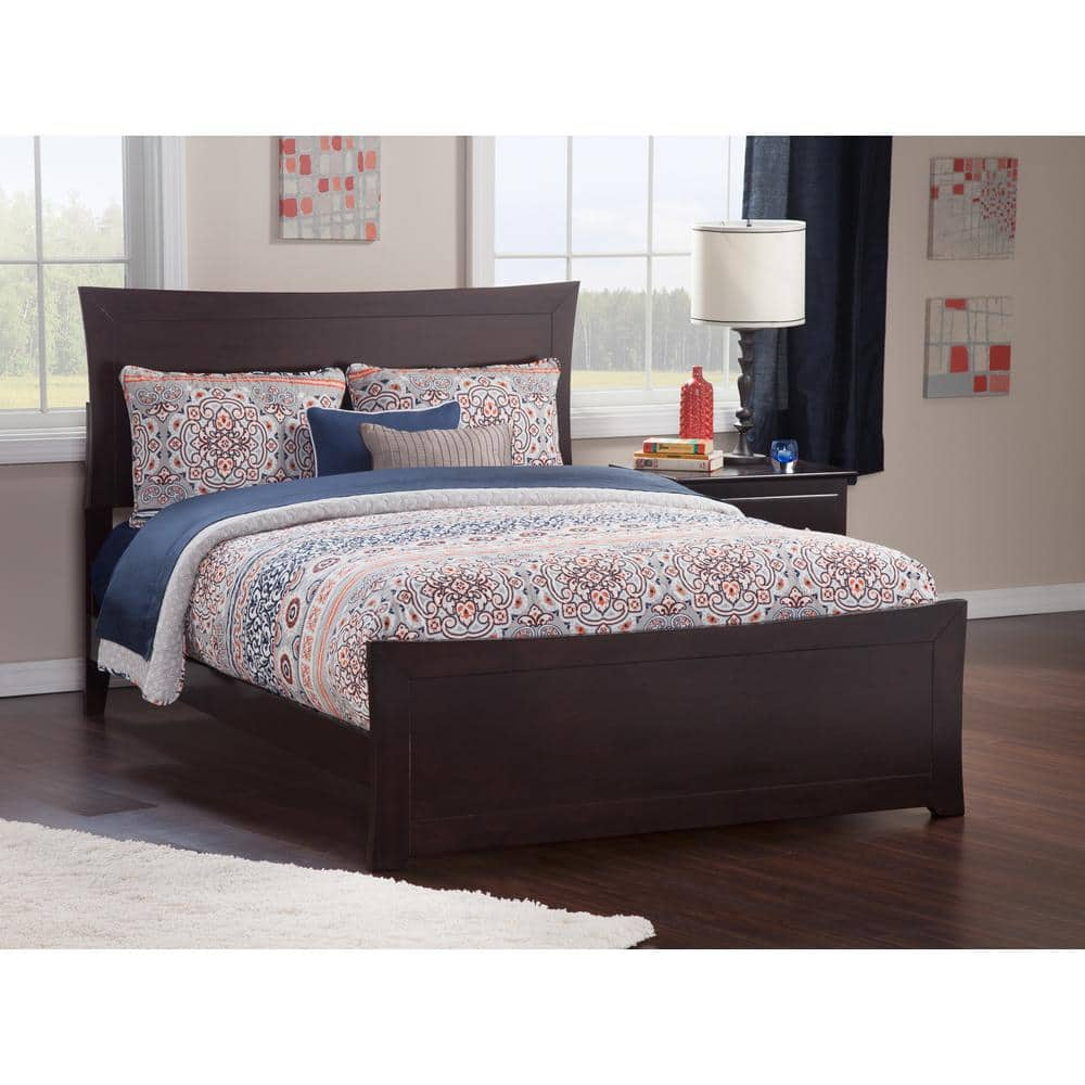 Metro Queen Size Bed with Matching Footboard & Charging Station in Espresso