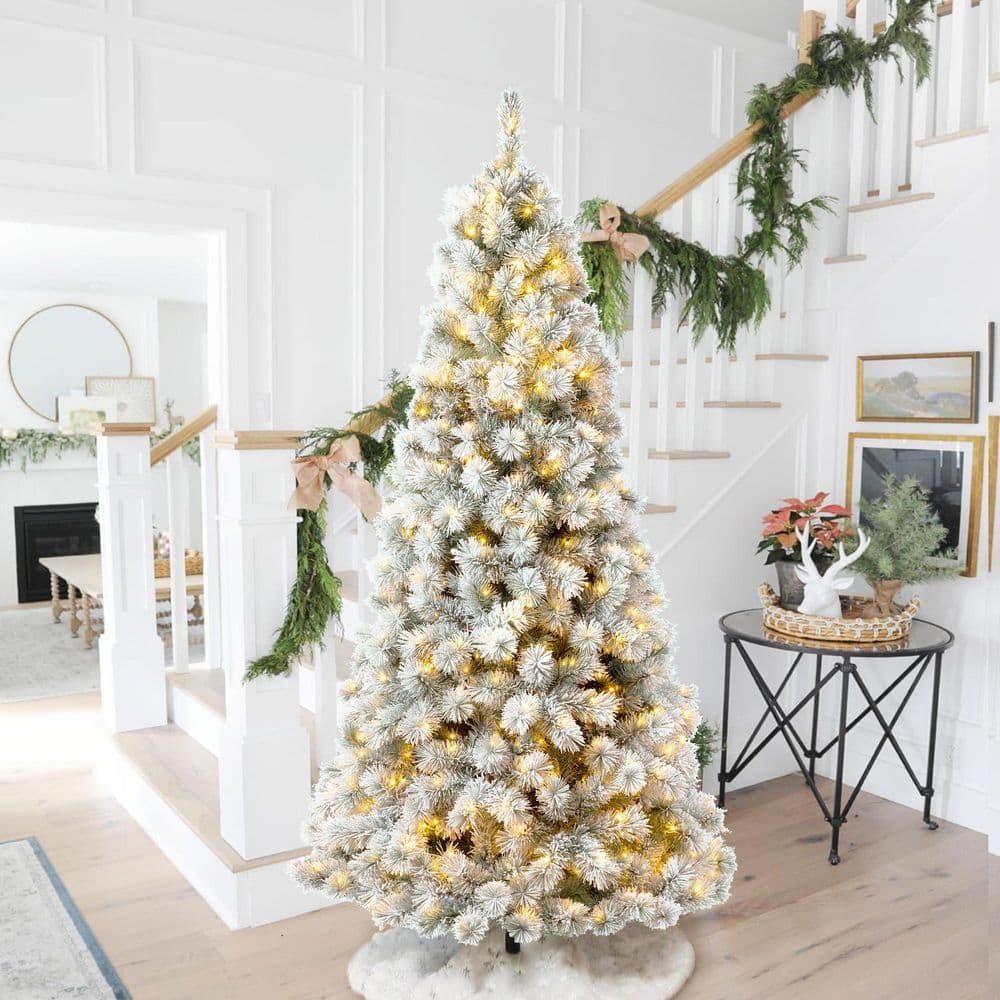 Glitz Design Glitzhome 7.5ft Pre-Lit Snow Flocked Artificial Pine Christmas Tree With 650 Warm White
