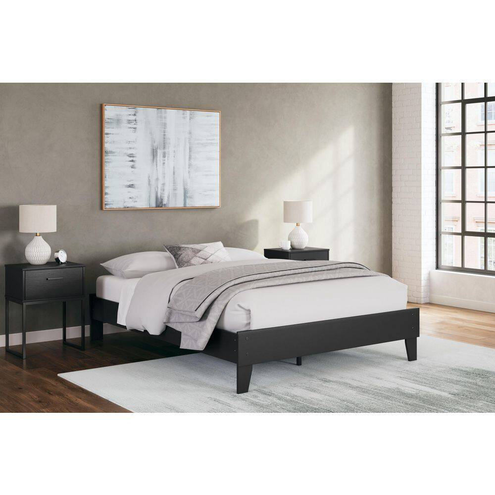 Signature Design by Socalle Queen Platform Bed in Matte Black Finish
