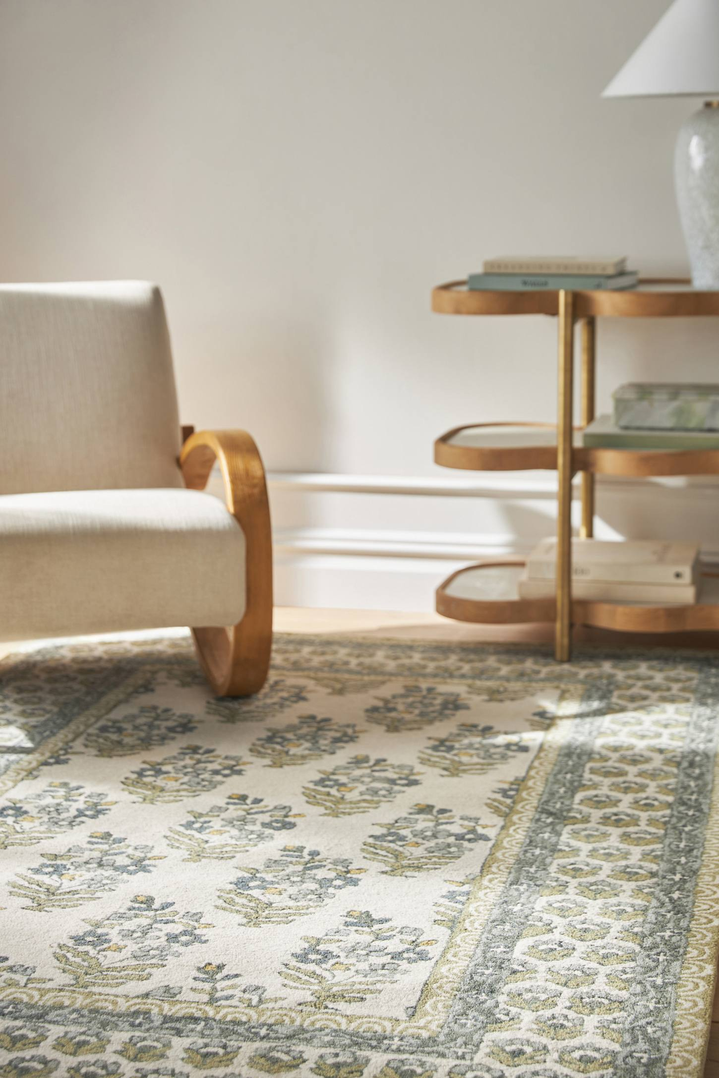 Handmade Green Wool and Viscose Floral Runner Rug 2.6x8