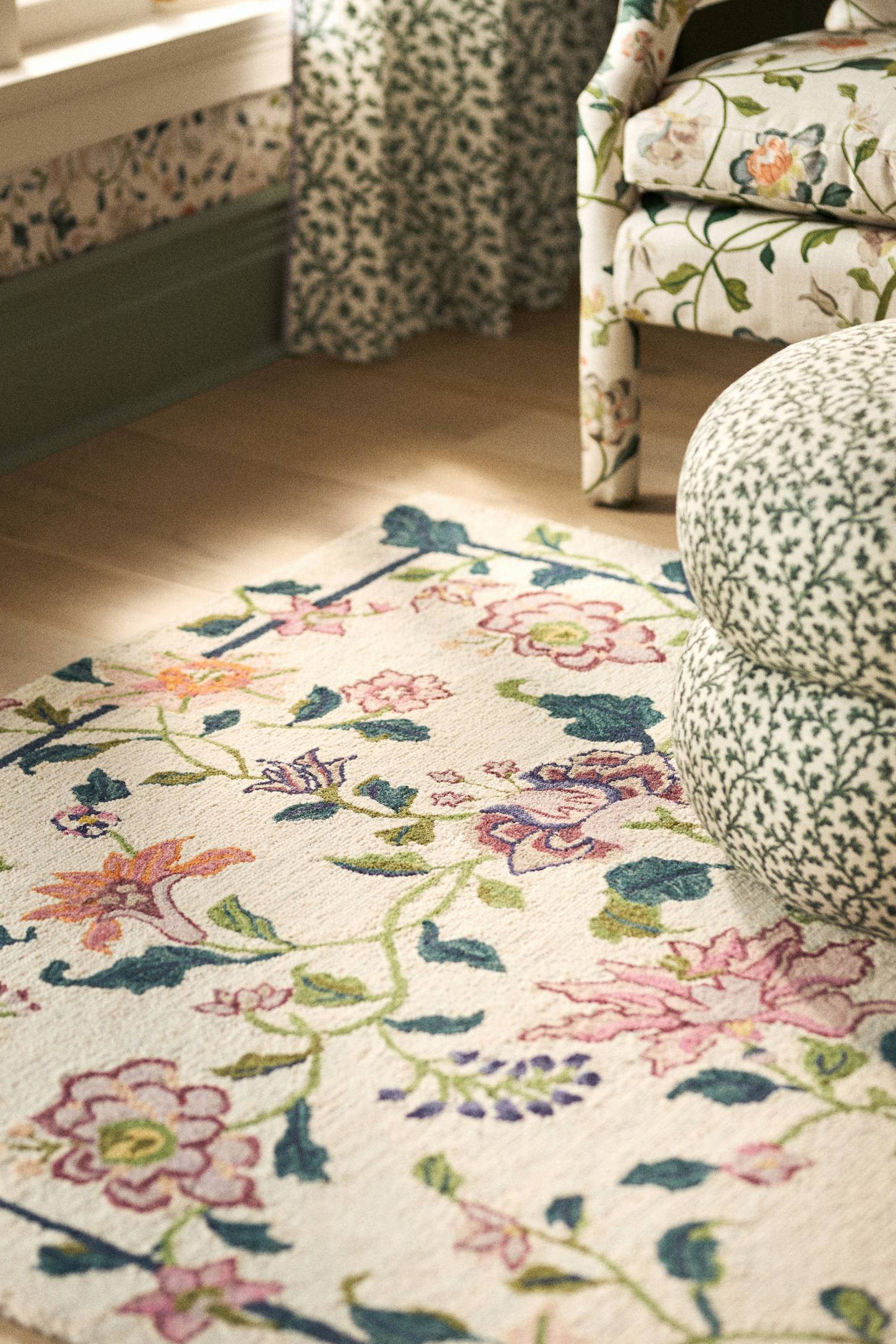 Hattie Wool Tufted Floral Rug
