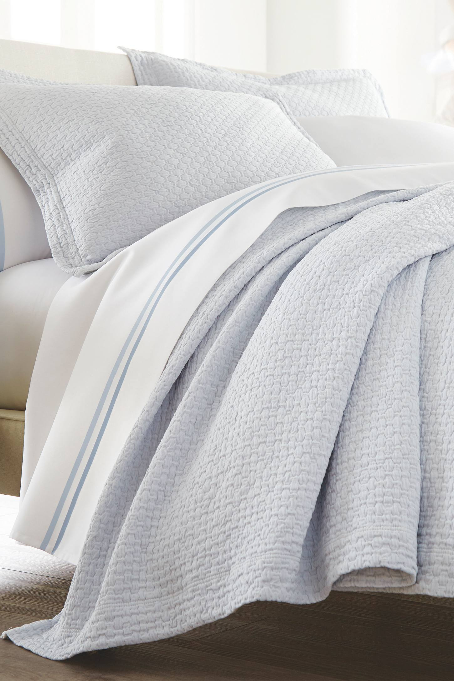 Sumptuous Bare Blue King-Size Cotton Matelasse Coverlet