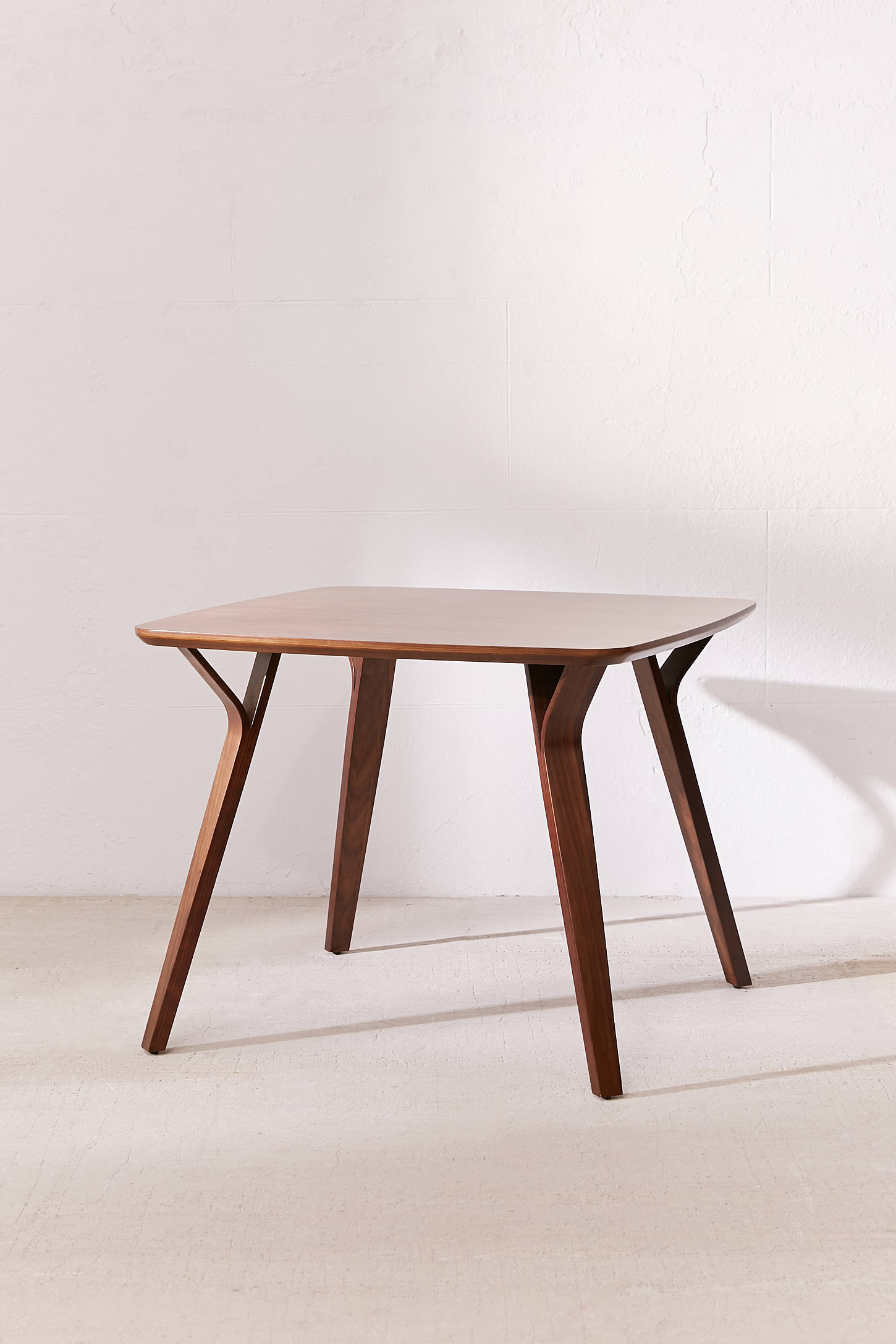 Foila Dining Table