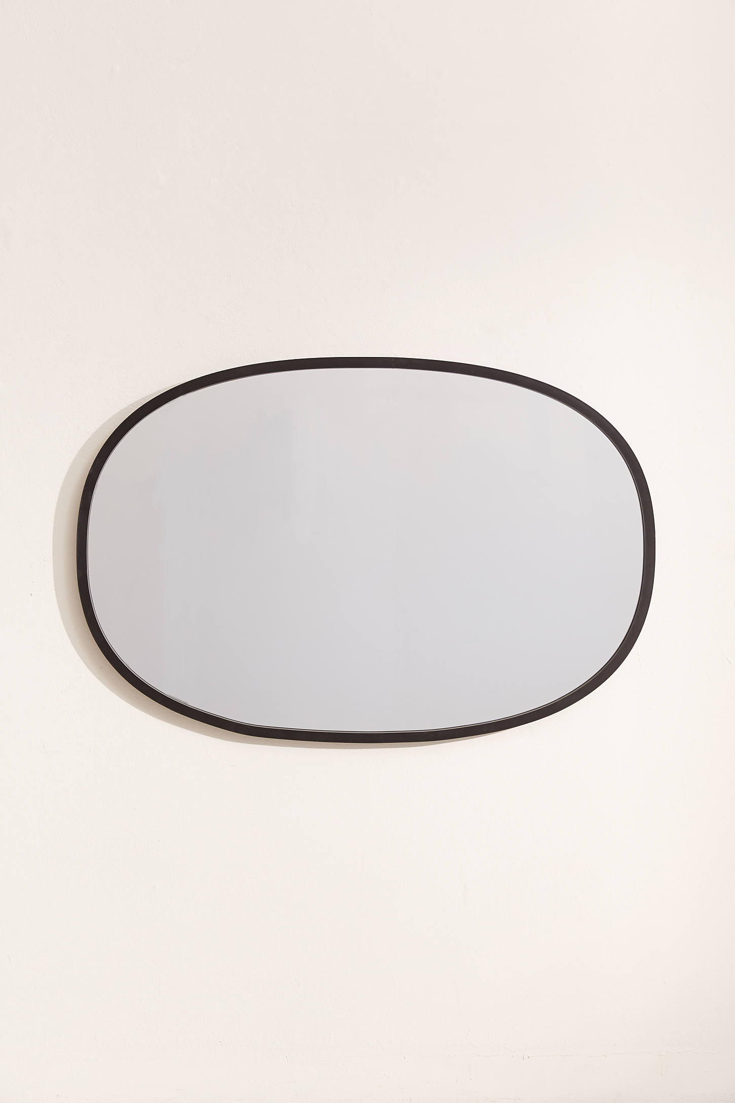 Oval Hub Mirror