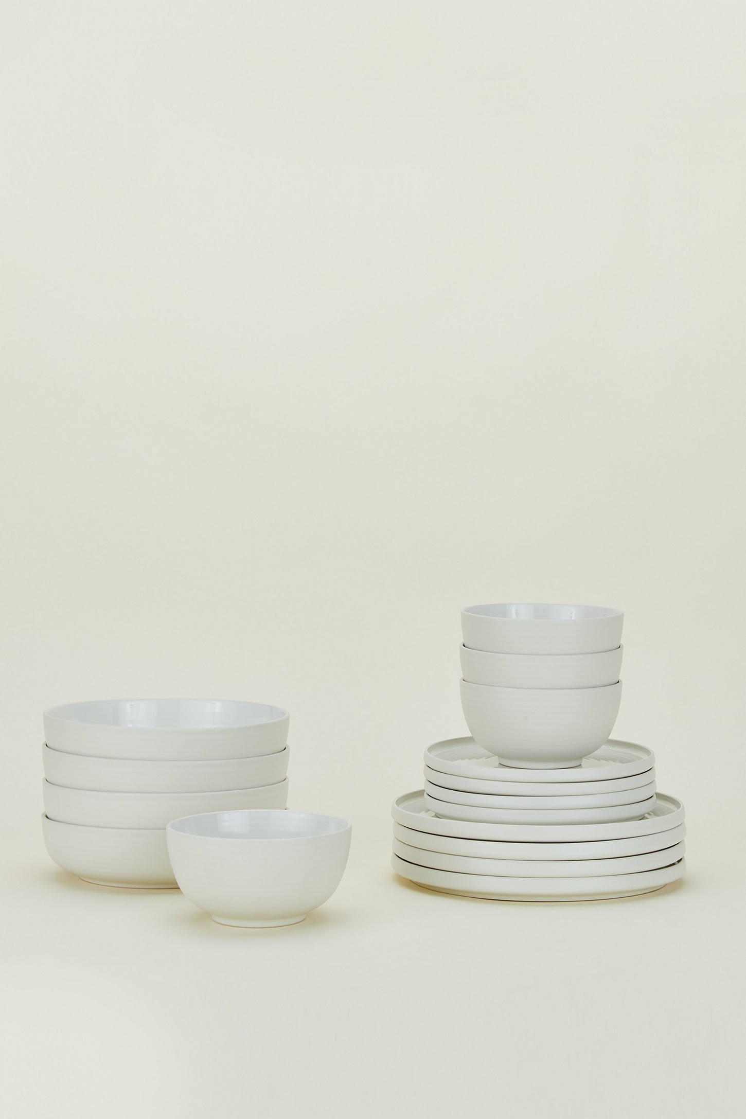 Hawkins New York Essential 16-Piece Dinnerware Set