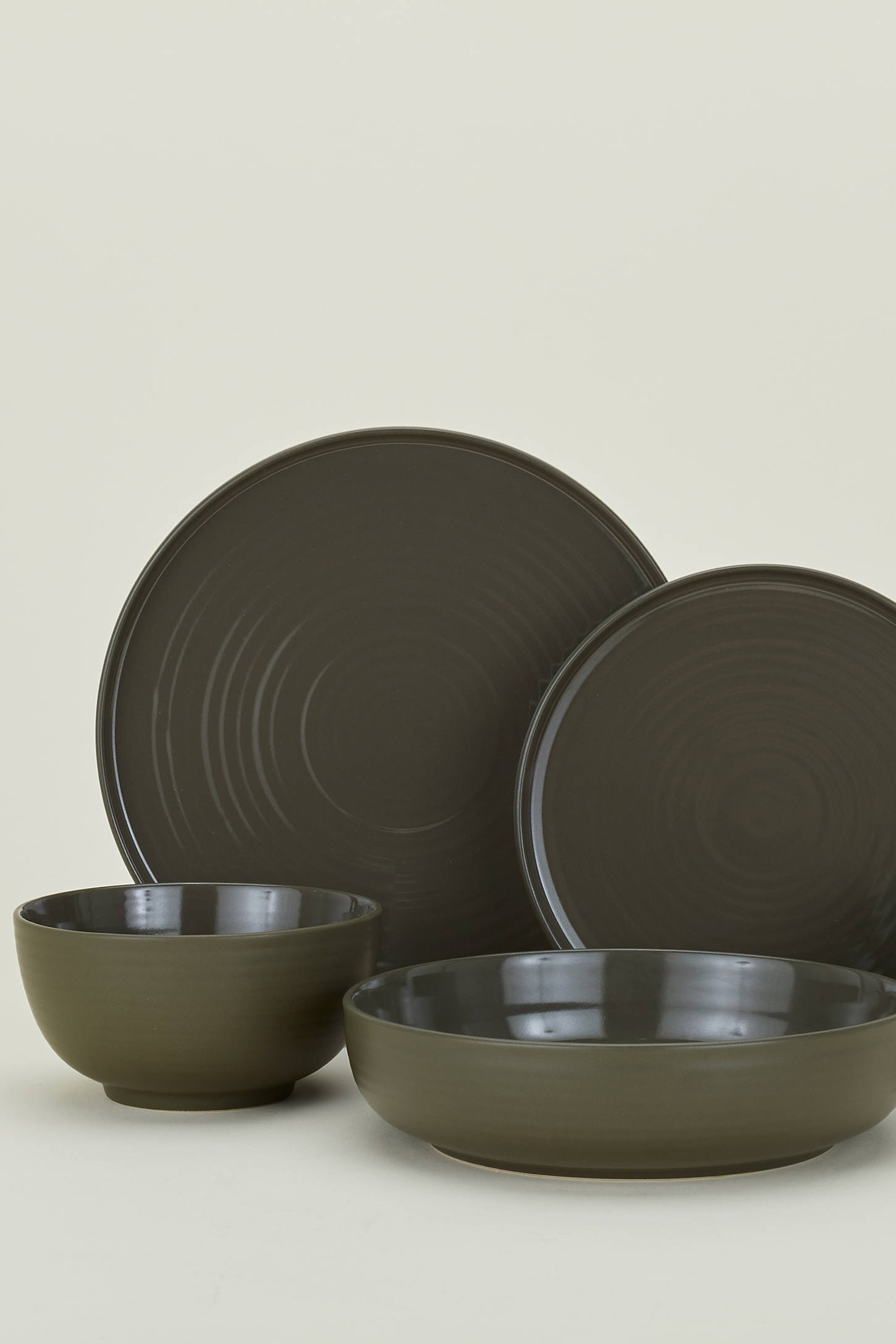 Hawkins New York Essential 16-Piece Dinnerware Set