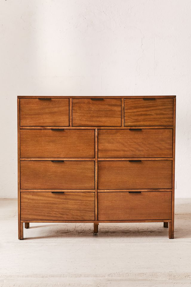 Kira Dresser