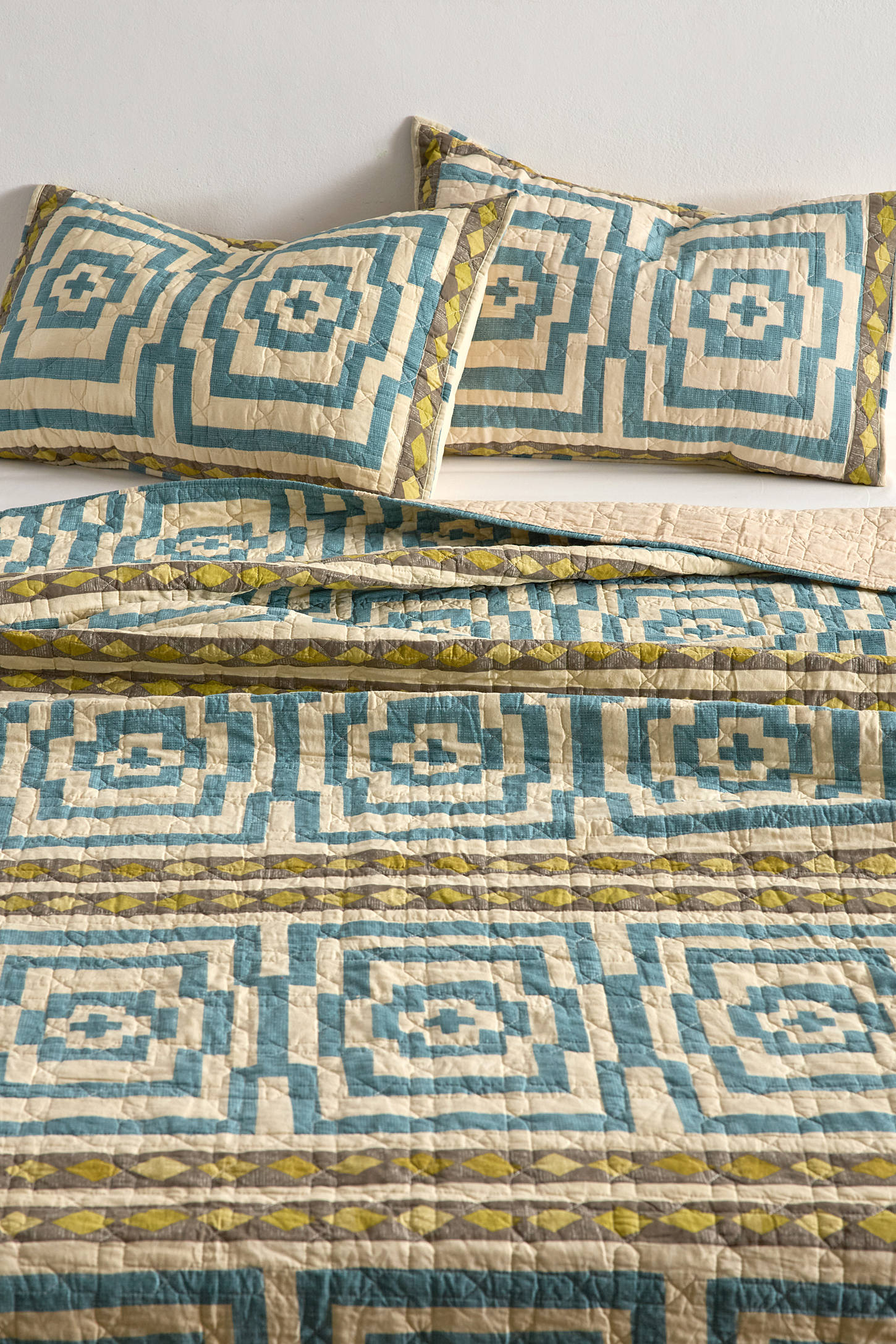 Jungalow Hypnotic Quilt Set