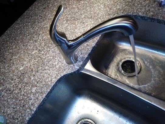 Market Single-Handle Pull-Out Sprayer Kitchen Faucet in Stainless Steel