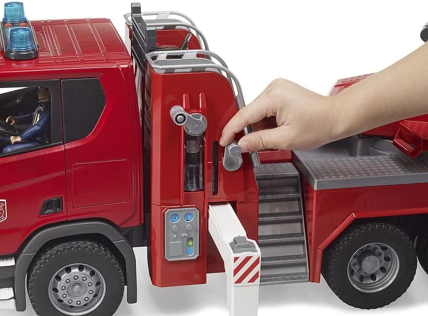 Bruder SCANIA Super 560R Fire engine with water pump and L&S module