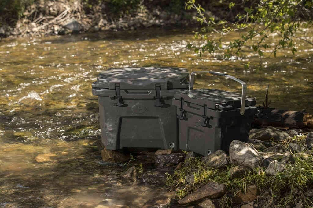 Polaris 2883424 NorthStar Coolers 30 Quart Insulated IGBC Certified Gray Silver
