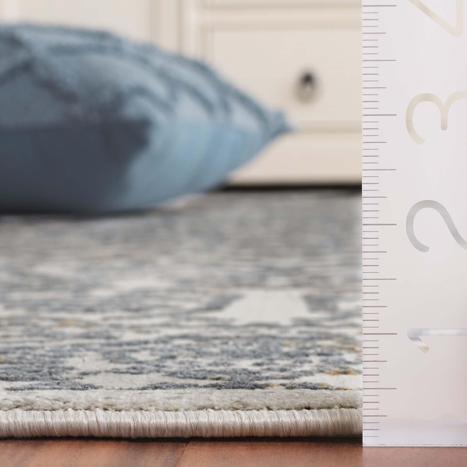 SAFAVIEH Princeton Xavier Floral Bordered Area Rug, Cream/Slate, 5'1" x 7'6"