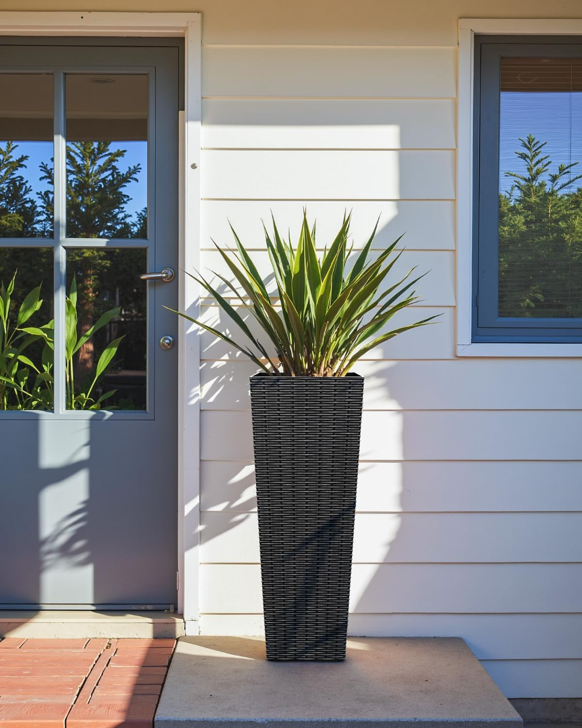 Greesum 32 Inch Tall Plastic Planters with Rattan Texture – Set of 2, Detachable Inner Pot & Drainage Holes, Indoor/Outdoor Decorative Flower Pots for Large Plants, Trees, Patio, and Garden, Black
