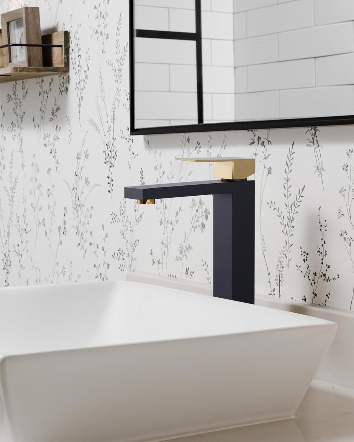 Single Handle Single Hole Bathroom Faucet with Drain Include in Black and Gold