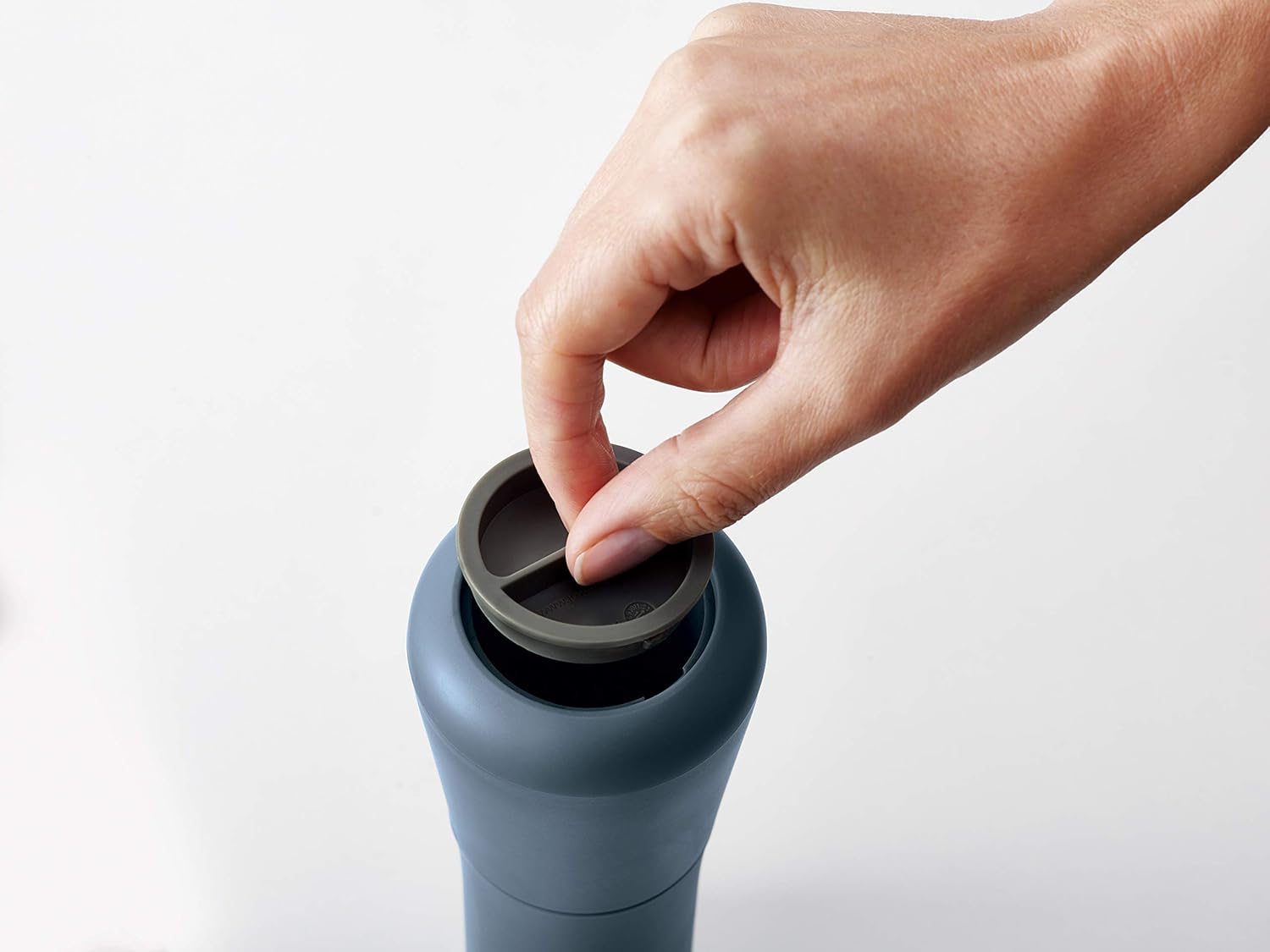 Sky Blue and Dark Blue Non-Spill Salt and Pepper Mill Set