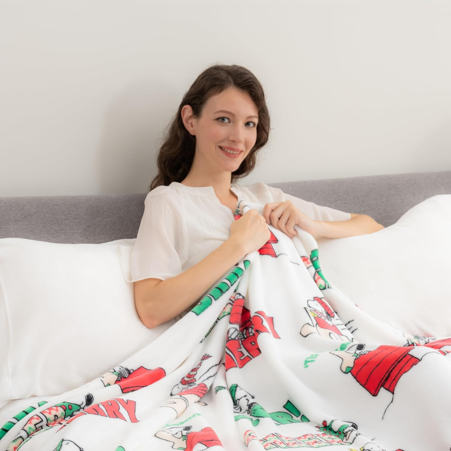 Berkshire Blanket Peanuts® VelvetLoft® Cute Character Snoopy Plush Blanket,Christmas Snowy Scene,Twin 60 in x 90 in (Official Peanuts® Product)