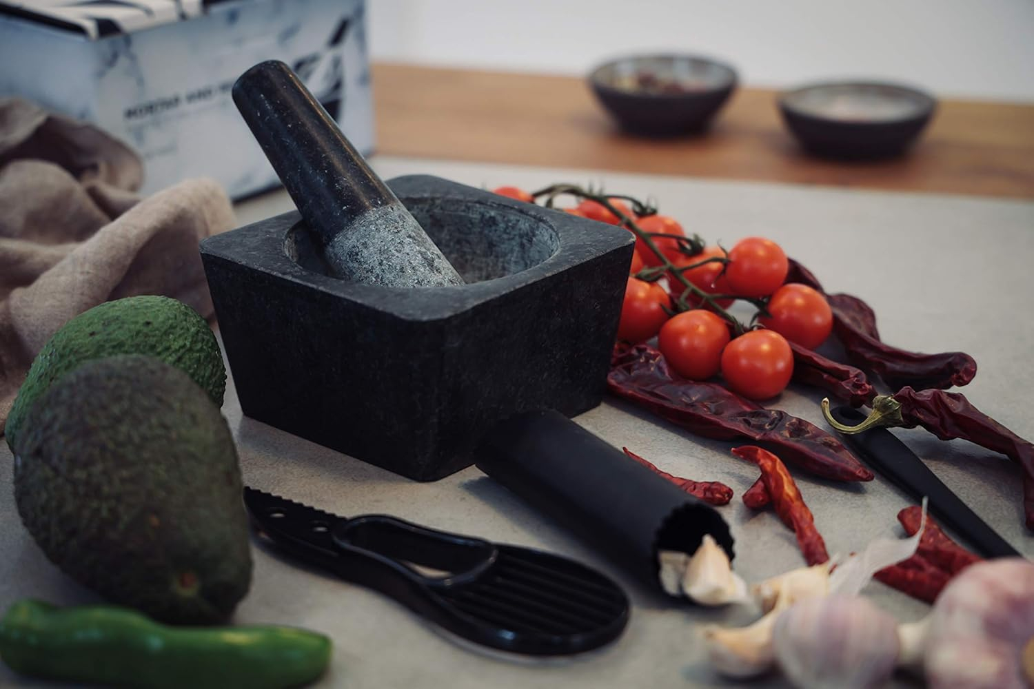 Large Mortar and Pestle Set with Garlic Peeler, Avocado Slicer and Spatula – Authentic Granite Stone Mexican Molcajetes Mortar and Pestle – Ideal for Grinding Spices and Herbs - Grinder - Crusher