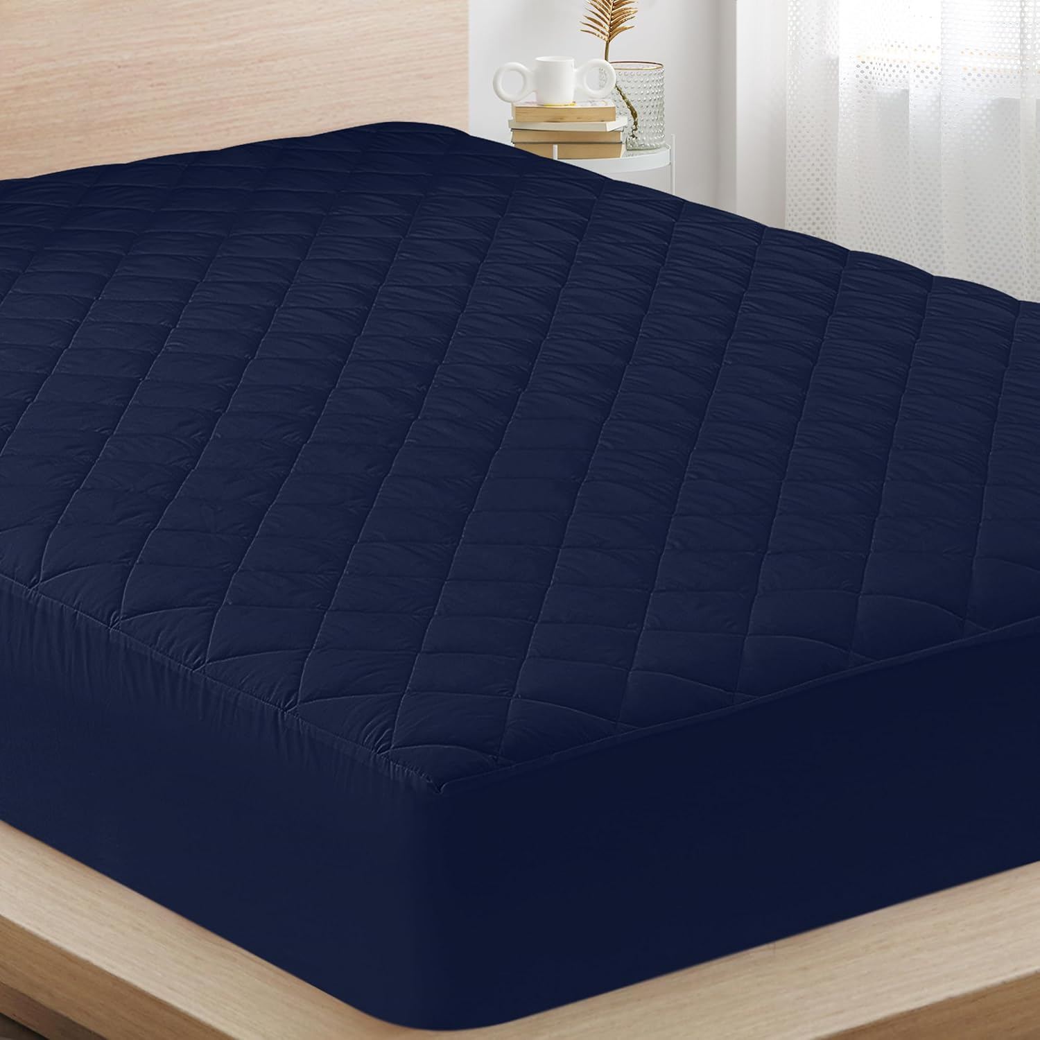 Utopia Bedding Quilted Fitted Mattress Pad, Queen Size, Elastic Fitted Mattress Topper Protector and Cover Stretches up to 16 Inches Deep, Machine Washable (Navy)
