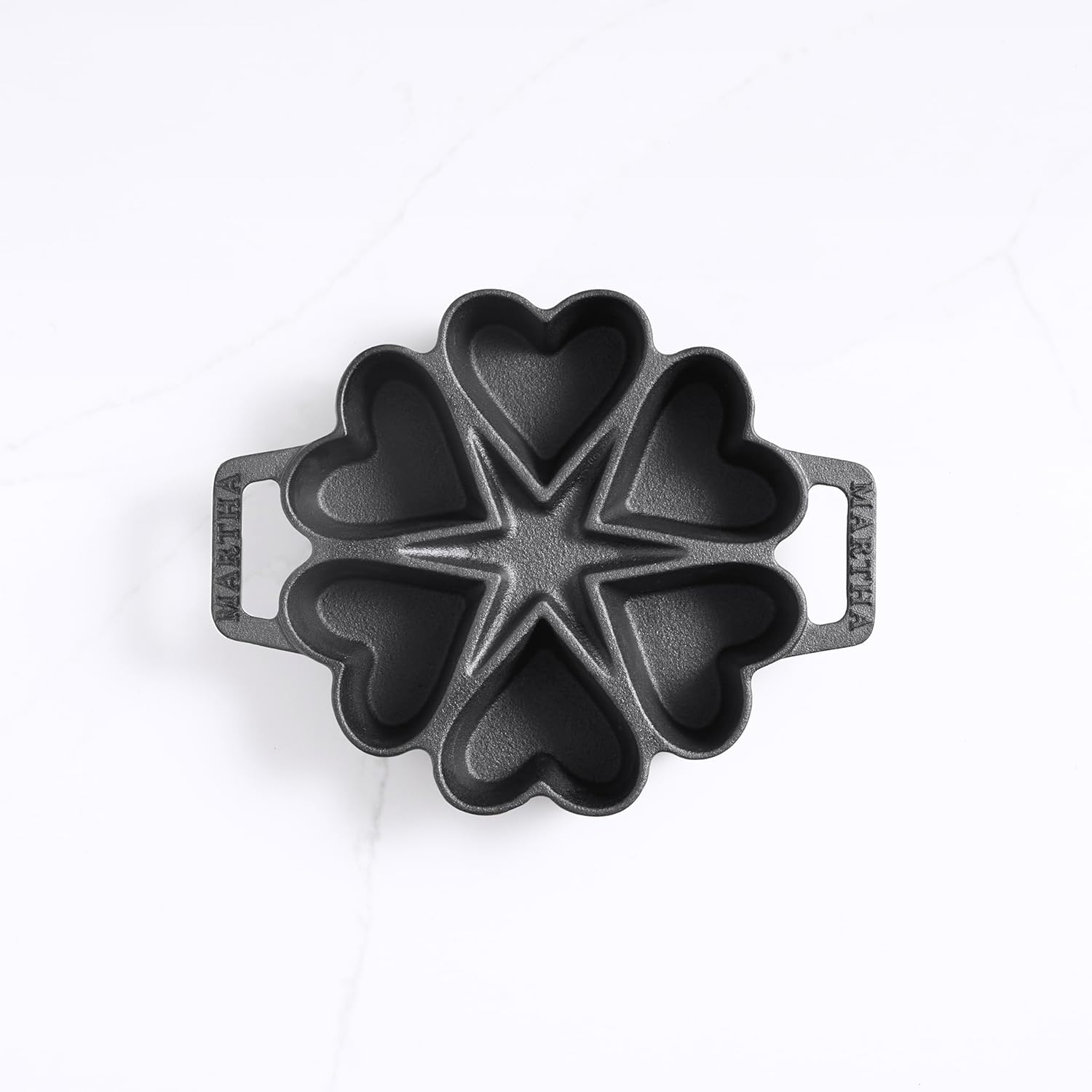 6-Cups Heart Mold Pre-Seasoned Cast Iron Pan in Black