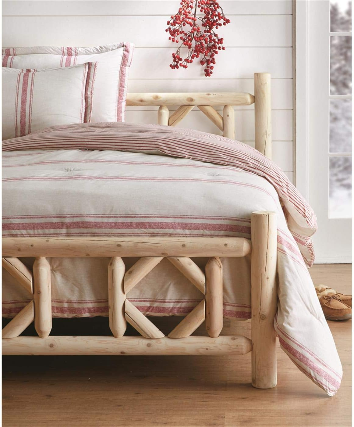 CASTLECREEK Diamond North American Cedar Log Bed, Queen