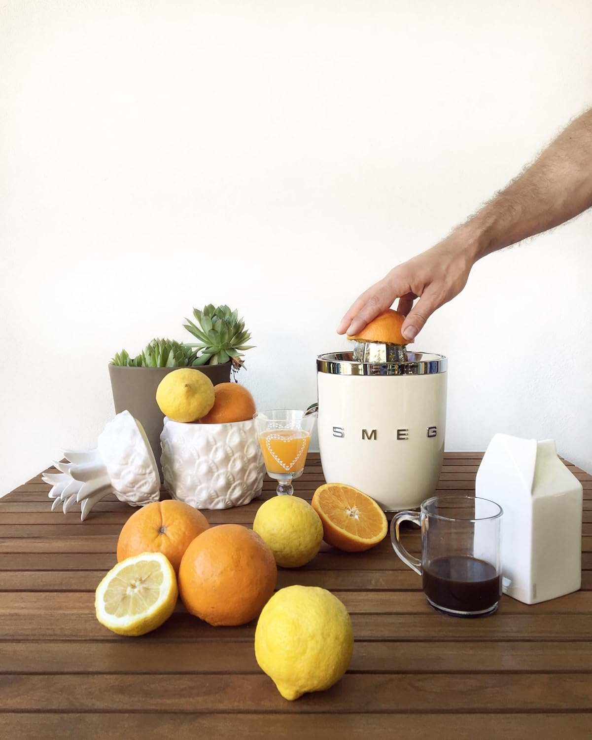 SMEG CJF11 Citrus Juicer – Retro Style Electric Juicer with Stainless Steel Reamer, Anti-Drip Spout & BPA-Free Dome Lid – Easy Clean, One-Touch Operation-Cream