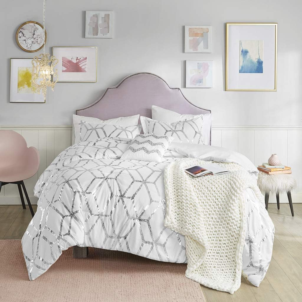 Comfort Spaces Twin/Twin XL Size Comforter Sets, 3-Piece Bedding Set for All Season, White and Silver Comforter Bed Set for College Dorm, Geometric Metallic