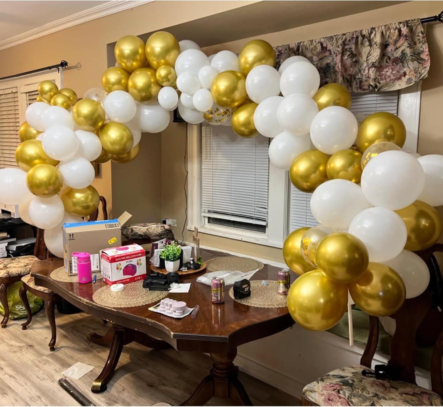 NISOCY White and Gold Balloons Garland Kit, 120PCS White Metallic Gold Confetti Balloon Arch Kit for Birthday Wedding Engagements Graduation Baby Bridal Shower Anniversary Party Decorations