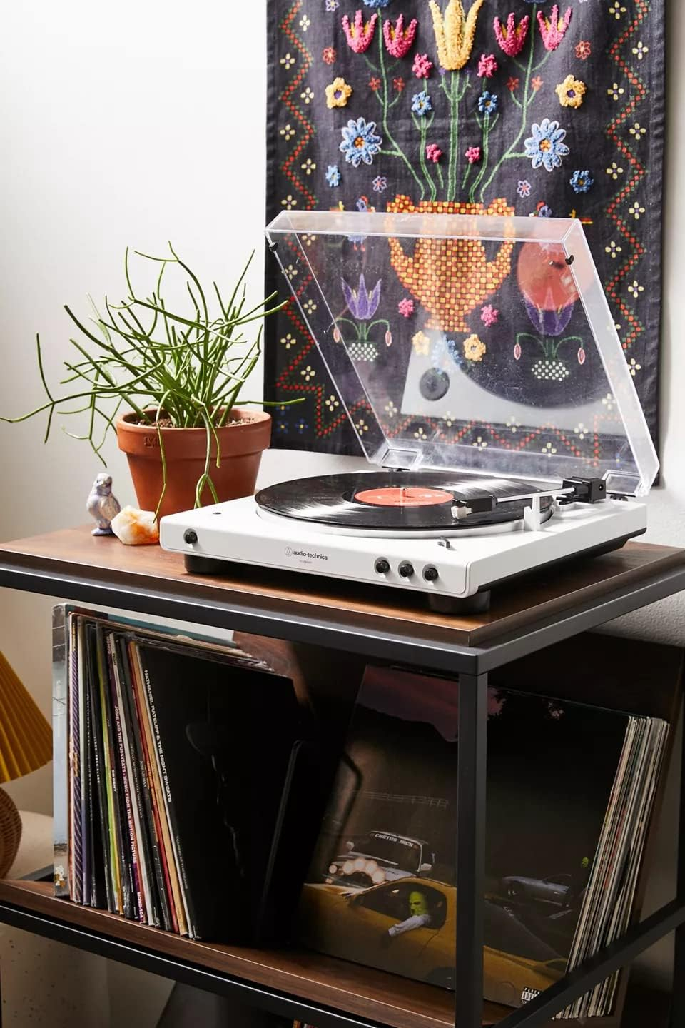 Audio-Technica AT-LP60XBT-WW Fully Automatic Belt-Drive Stereo Turntable with Bluetooth (White)