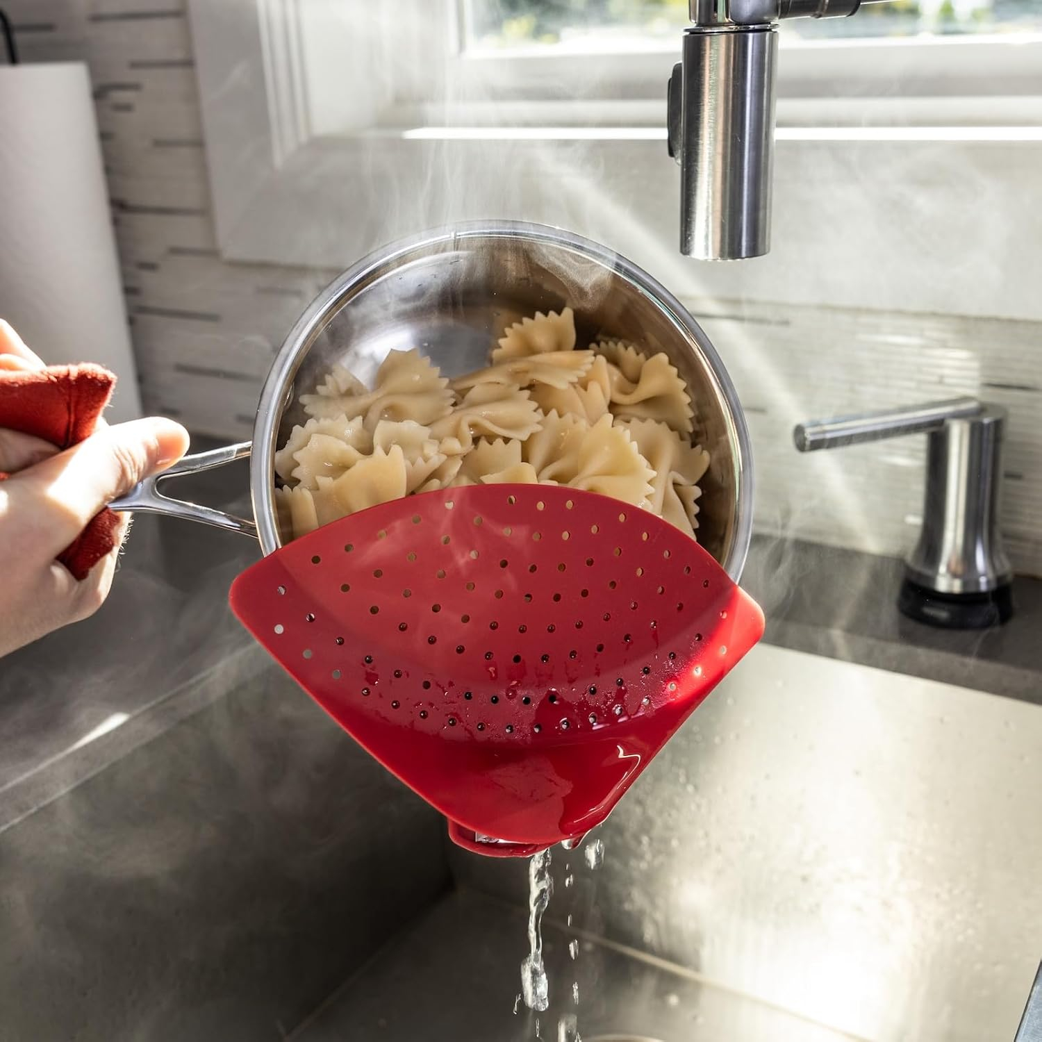 Chef's Planet Strainer - Pasta Strainer, Strainers for Kitchen, Food Strainer, Kitchen Strainer, Grease Strainer, Pot Strainer, Handy Pan, Clip on Strainer for Pots, Household Gadgets (Red)