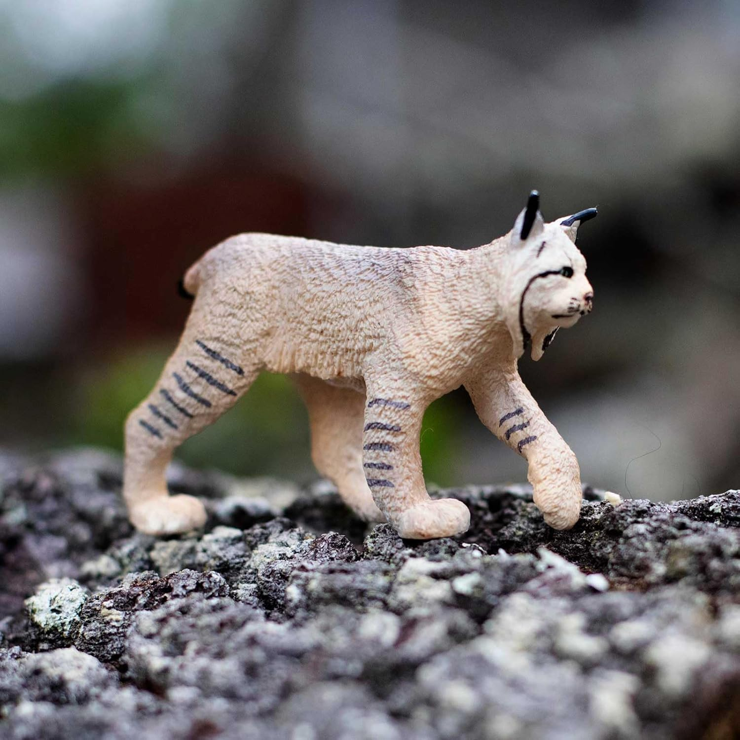 Safari Ltd. Lynx Figurine - Lifelike 3.5" Model Figure - Educational Toy for Boys, Girls, and Kids Ages 3+