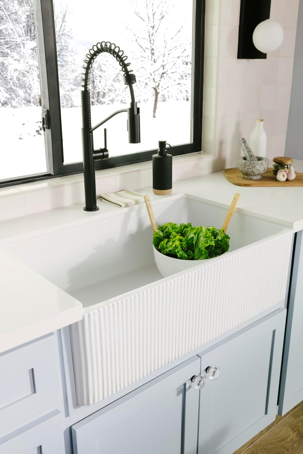 Matte Black Single Handle Pull-Down Kitchen Faucet with Spray