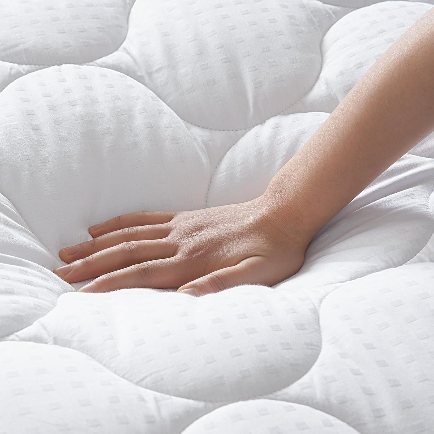LEISURE TOWN Full Mattress Pad Fitted Quilted Cotton Mattress Cover Cooling Soft Pillow Top Mattress Topper with Down Alternative Filling Mattress Protector with 8-21 Deep Pocket (54x75 White)