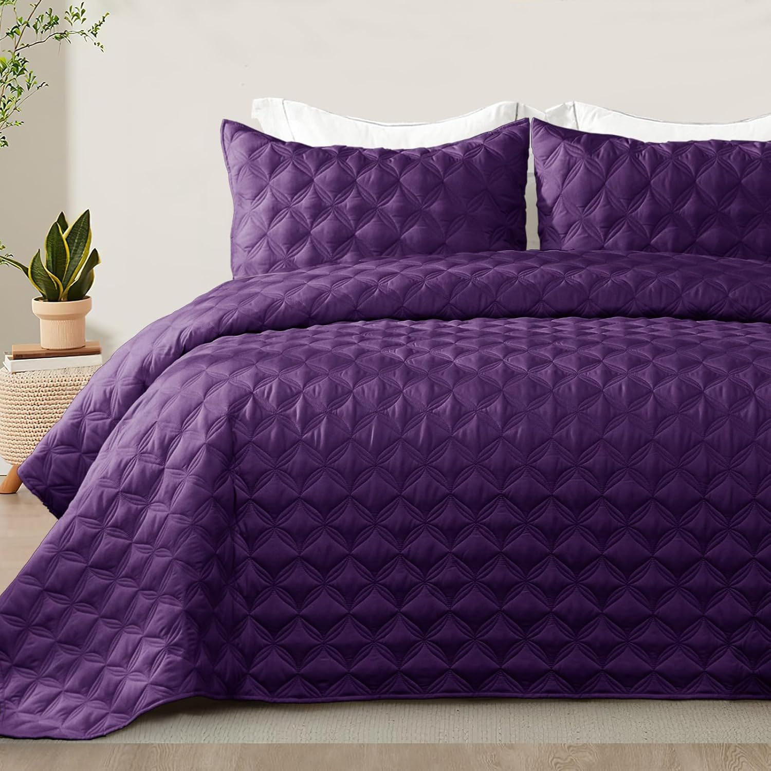 Exclusivo Mezcla Queen Quilt Bedding Set, Lightweight Soft Purple Queen Bedspreads Coverlets with Geometric Stitched Pattern