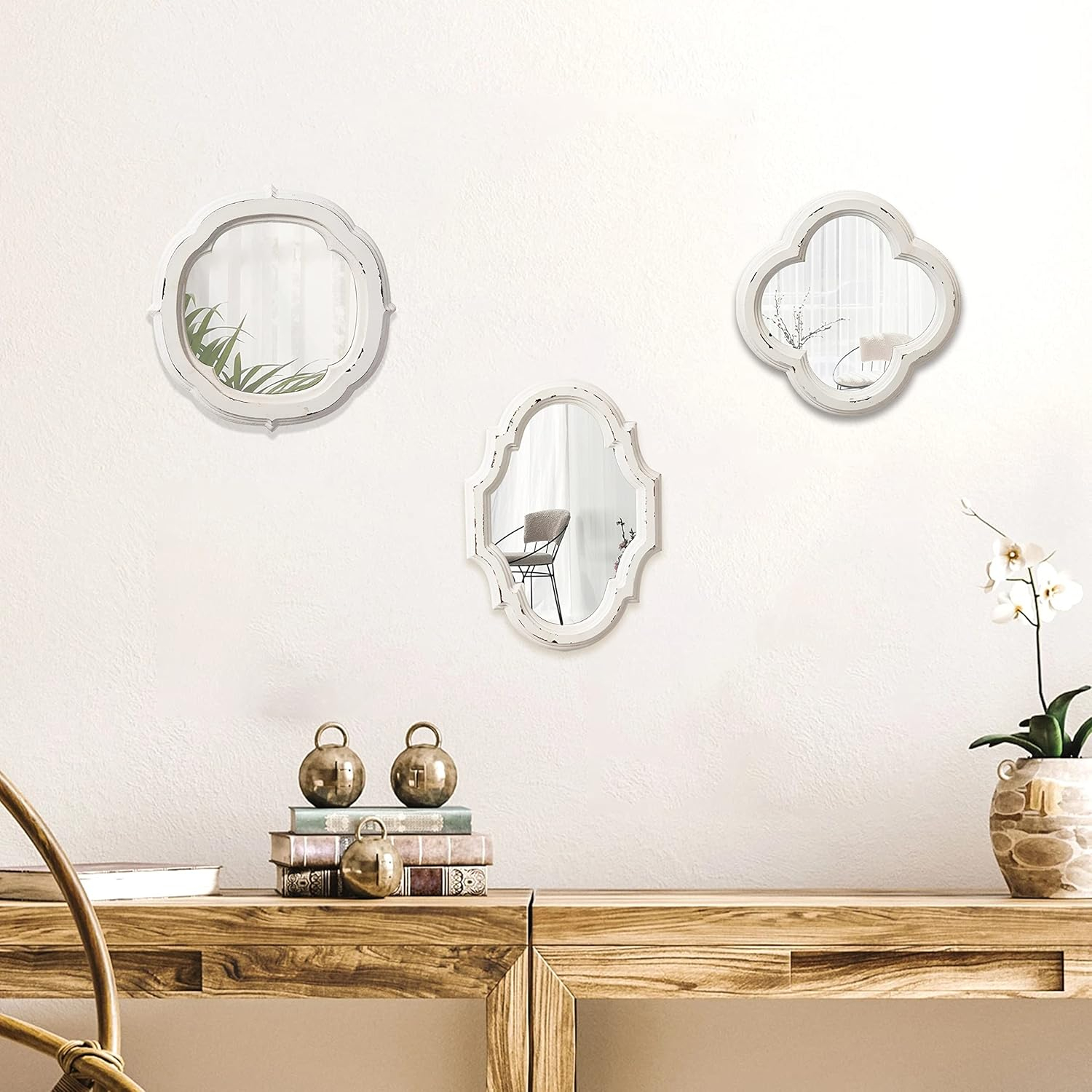 Sintosin Vintage Oval Mirrors for Wall Decor 11", Hanging Farmhouse Wood Entryway Mirror, Handmade Distressed White Rustic Scalloped Mirror Wall Decor, Ornate Accent Sculpted Mirror for Bedroom