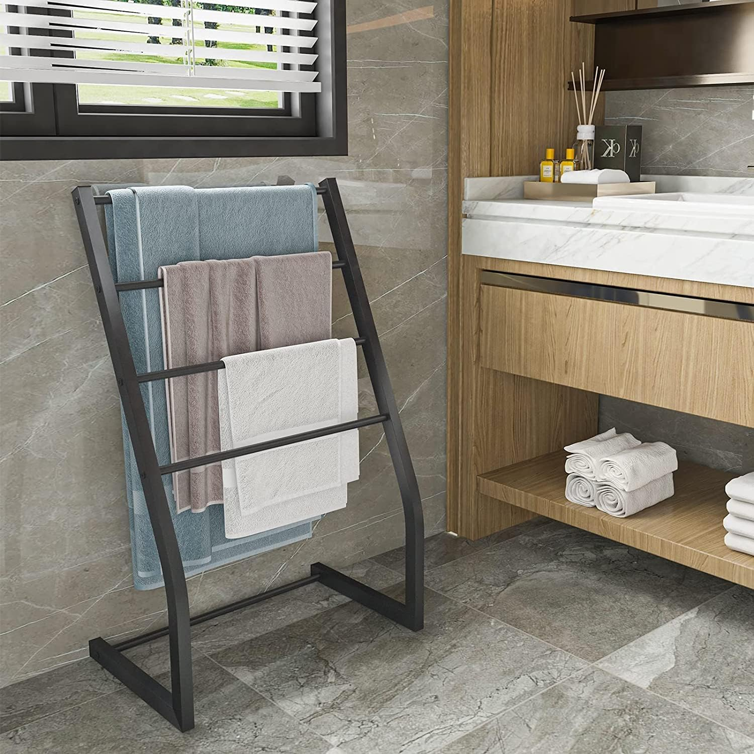 Honiter Free Standing Towel Rack, Towel Racks for Bathroom, 4 Tier Metal Towel Bar Stand, Blanket Ladder Holder, Drying & Display Rack for Oversized Bath Towels
