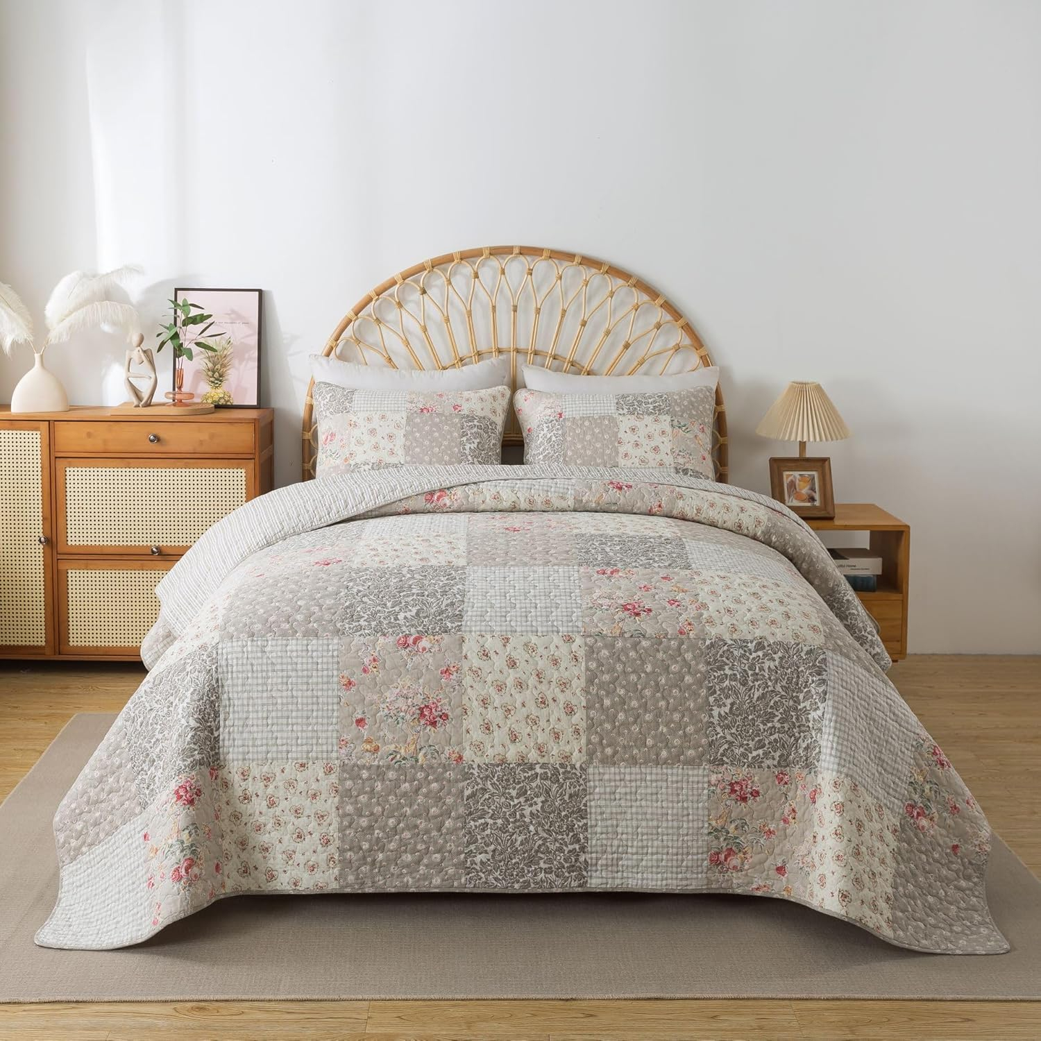 SLPR Walk in The Cotswolds Patchwork Cotton Pieced Quilt Set - Queen Size with 2 Shams, Neutral Floral & Cream Cottage Quilted Bedspread, French Country Farmhouse Bedding for All Seasons
