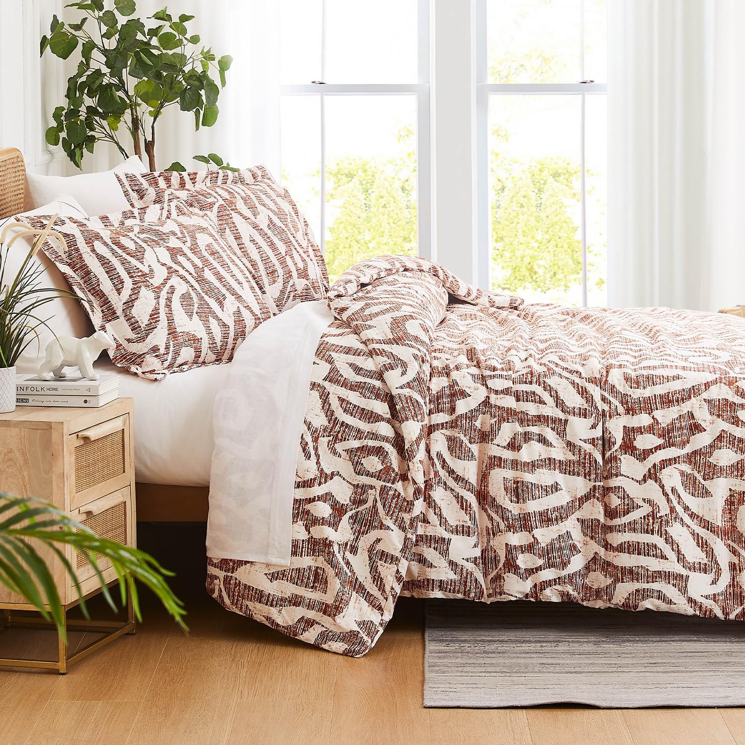 Southshore Fine Living, Inc. Oversized King Size Comforter Bedding Set, Down Alternative Filling, Modern Abstract Bed Spread, California/King Comforter & Matching Shams, Rust Khari