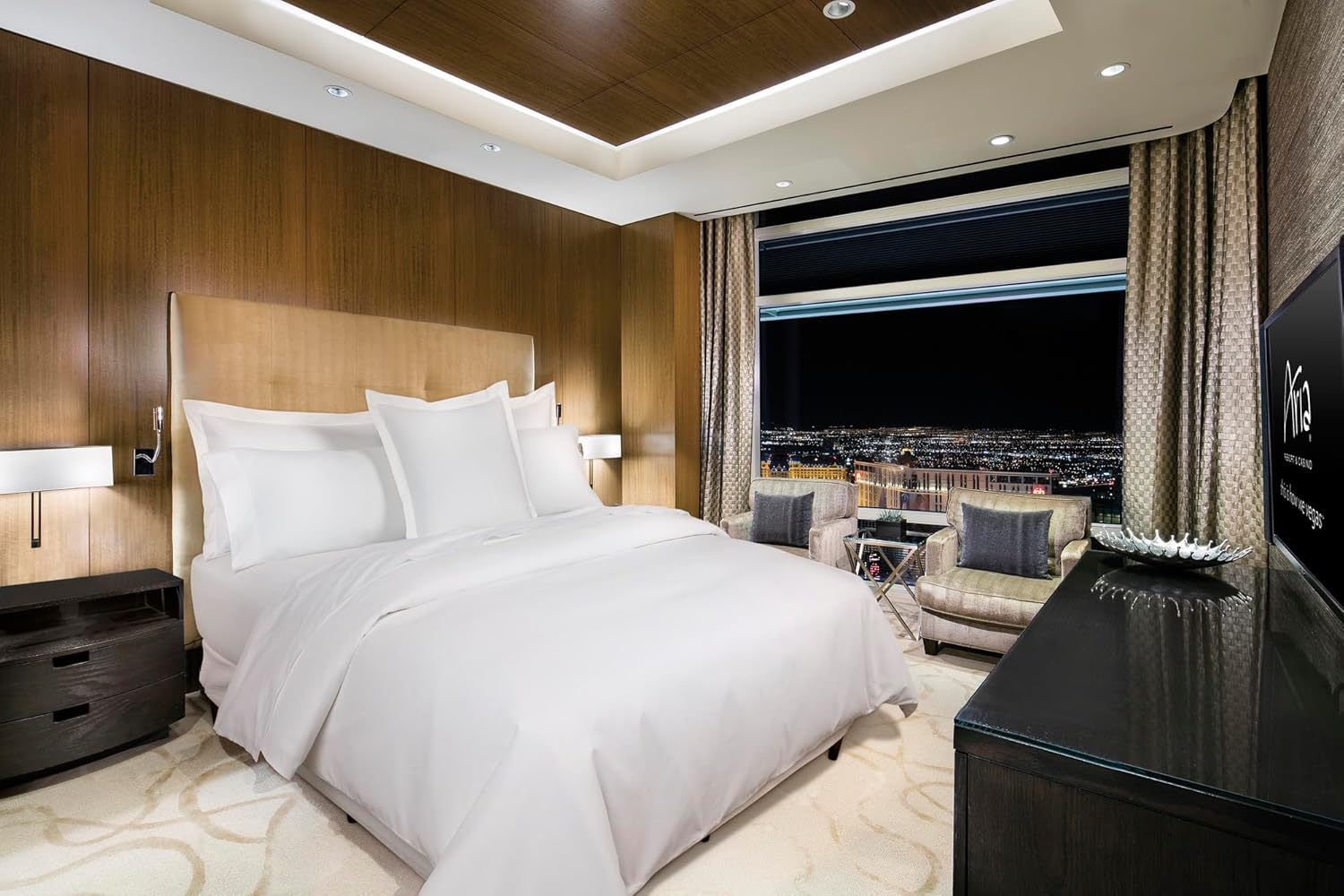 MGM Down Alternative Pillow - Luxury Hotel Bedding - Medium Firm Comfort - King