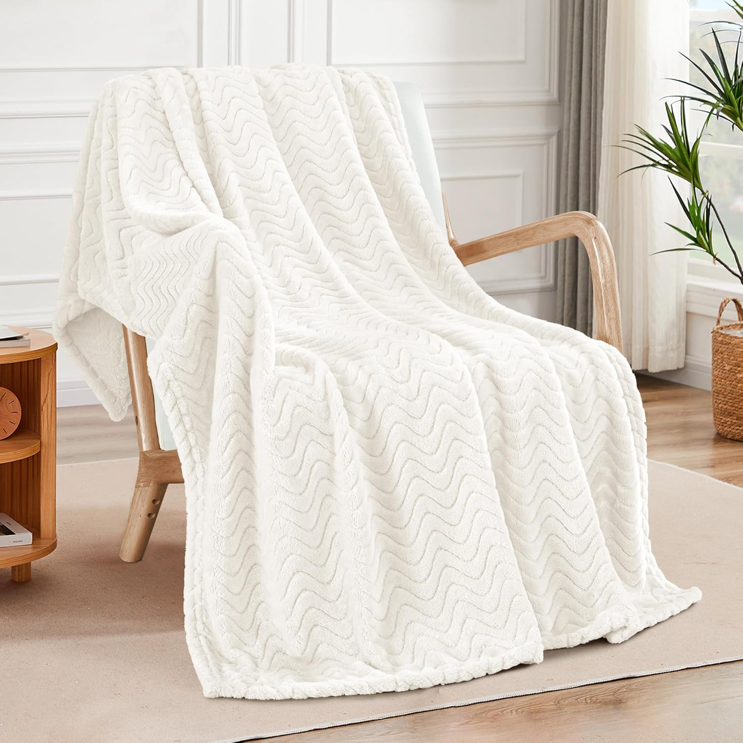 Exclusivo Mezcla Large Flannel Fleece Throw Blanket, Jacquard Weave Wave Pattern Blanket (50" x 70", Off White)