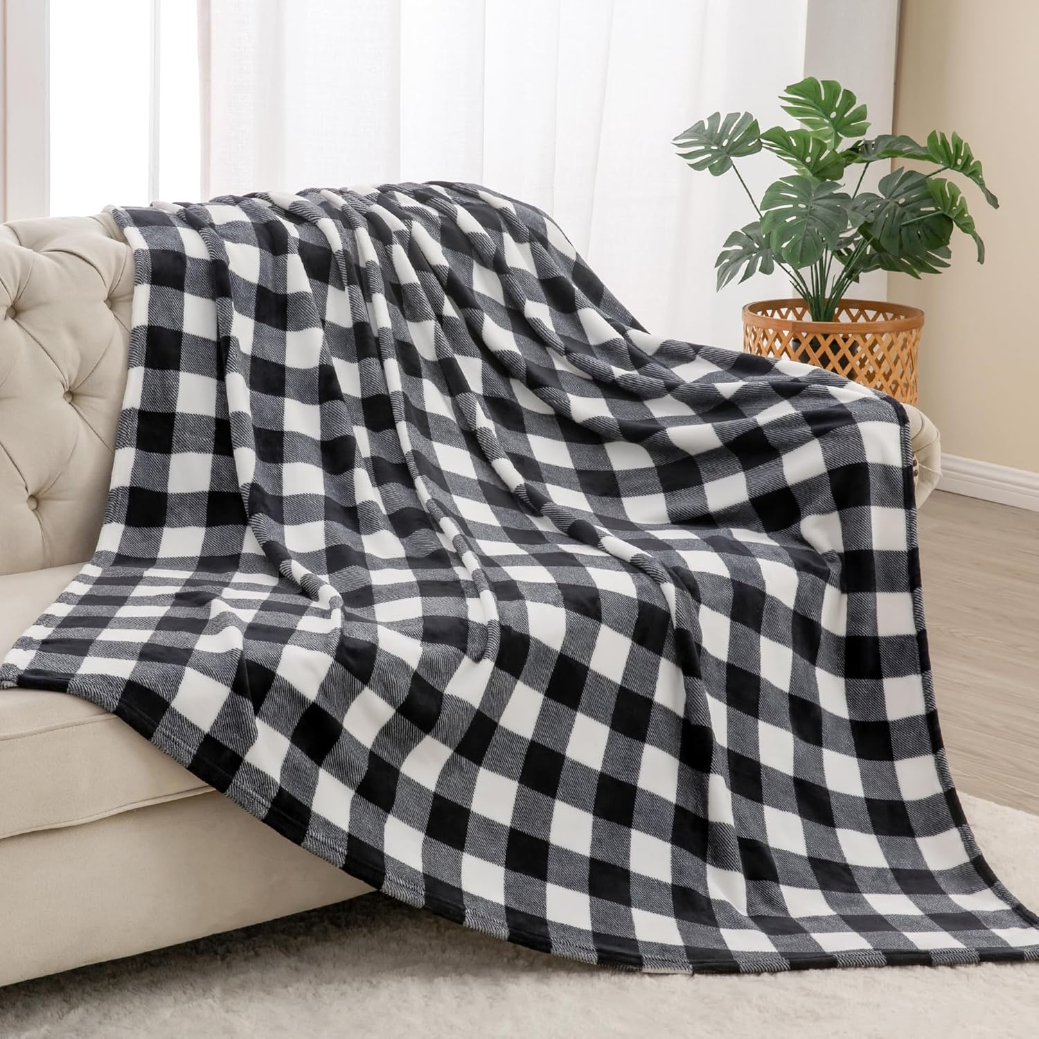 BEDELITE Fleece Throw Blanket for Couch Sofa Bed, Buffalo Plaid Decor Black and White Checkered Blanket, Cozy Fuzzy Soft Lightweight Warm Blankets for All Seasons