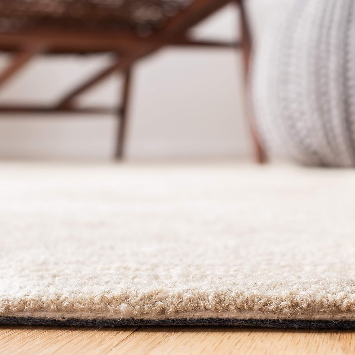 SAFAVIEH Capri Cian Southwestern Wool Area Rug, Beige, 7' x 7' Square