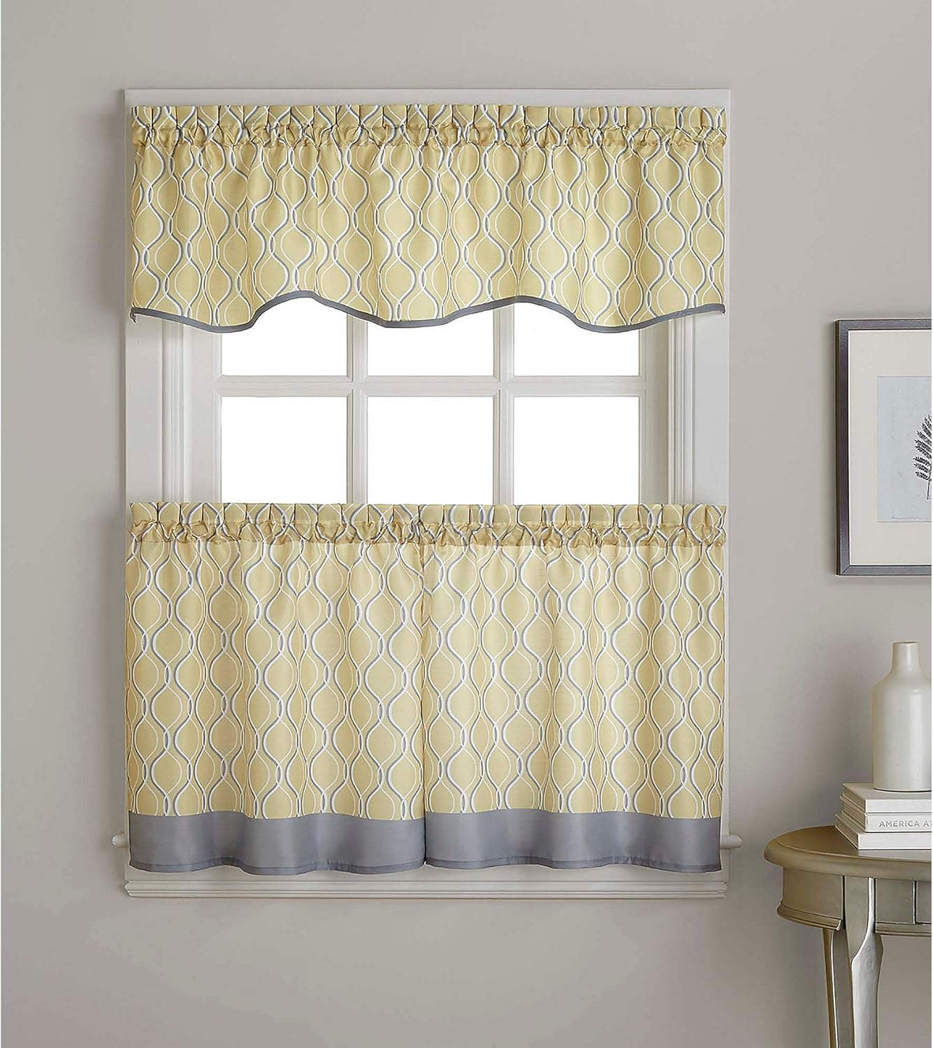 Curtainworks Morocco Scallop Valance Gold, Indoor, 100% Polyester, 58"W x 14"L, 1 Piece, Adult