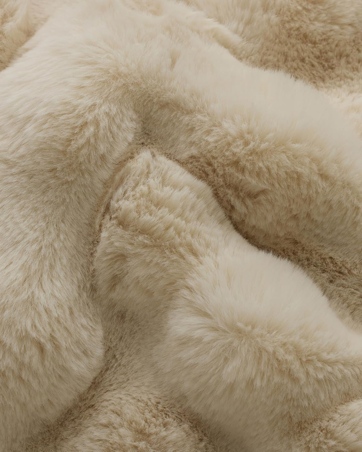 Oversized Cream Faux Fur Ultra-Soft Machine Washable Throw Blanket