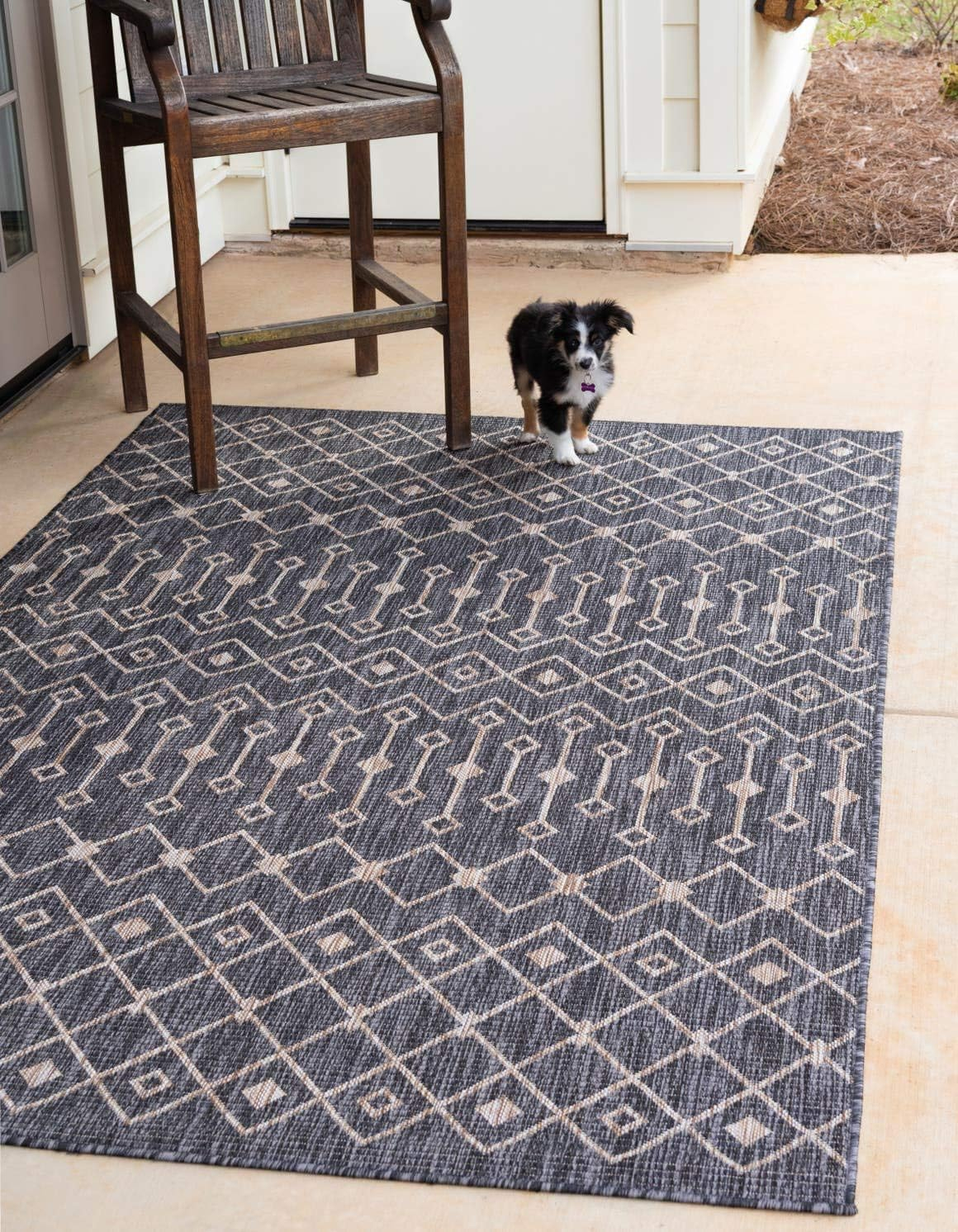 Charcoal Gray Trellis 6' x 9' Synthetic Outdoor Rug