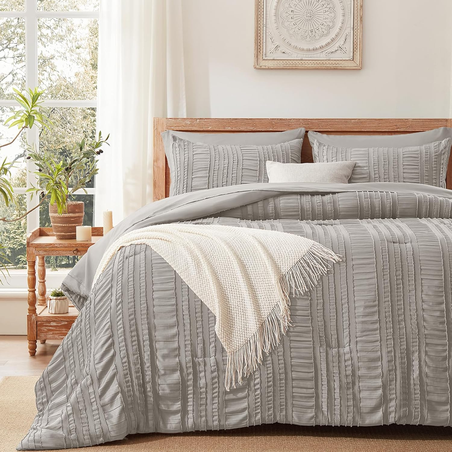 Grey Tufted Comforter Set Queen Size 7 Piece Bed in a Bag，Shabby Chic Boho Bedding for Bedroom Comforter，All Season Soft Microfiber Ruffle Comforter Set with Pillow and Sheets