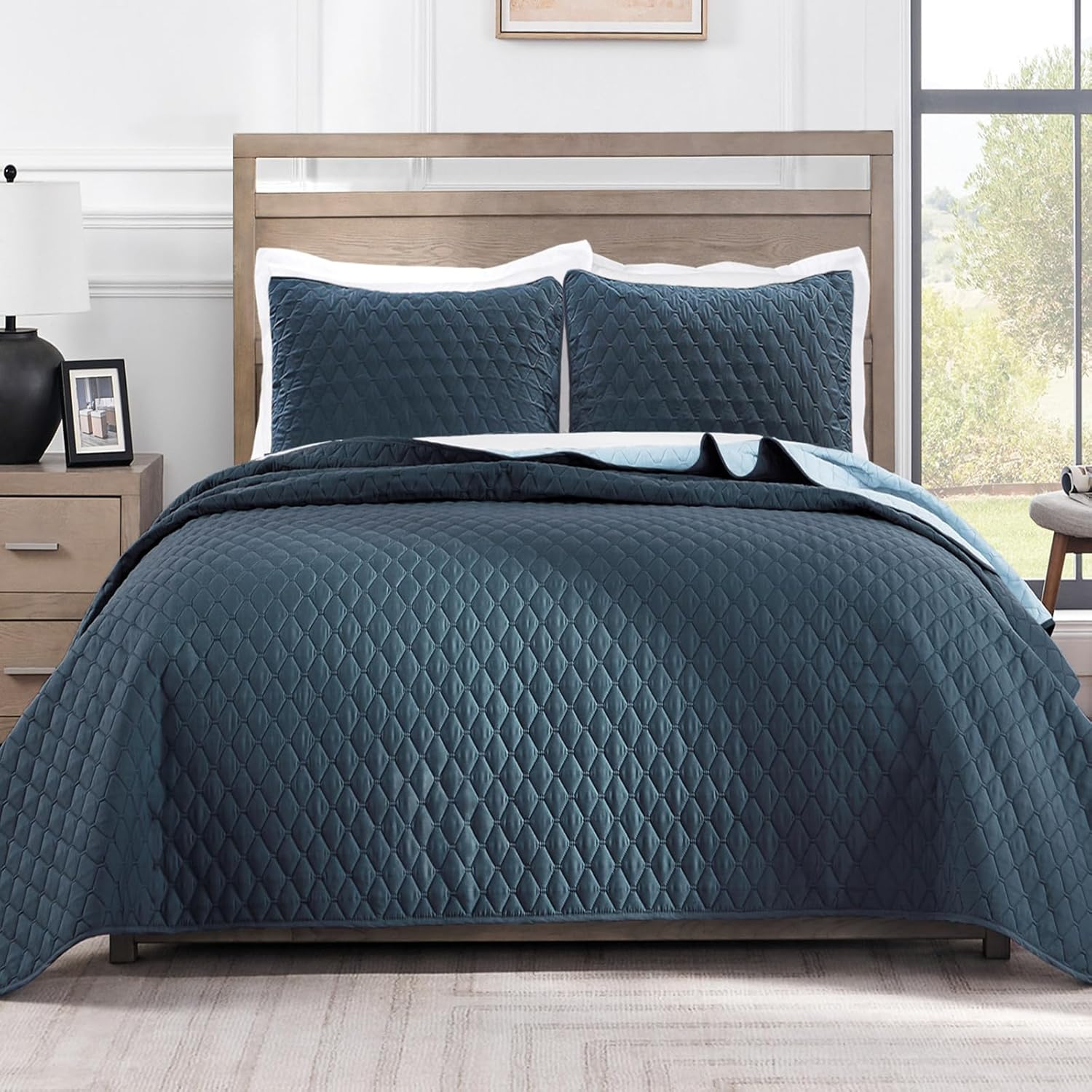 Exclusivo Mezcla Reversible Queen Quilt Set, 3-Piece Lightweight Quilts Soft Bedspreads Bed Coverlets, Navy Blue