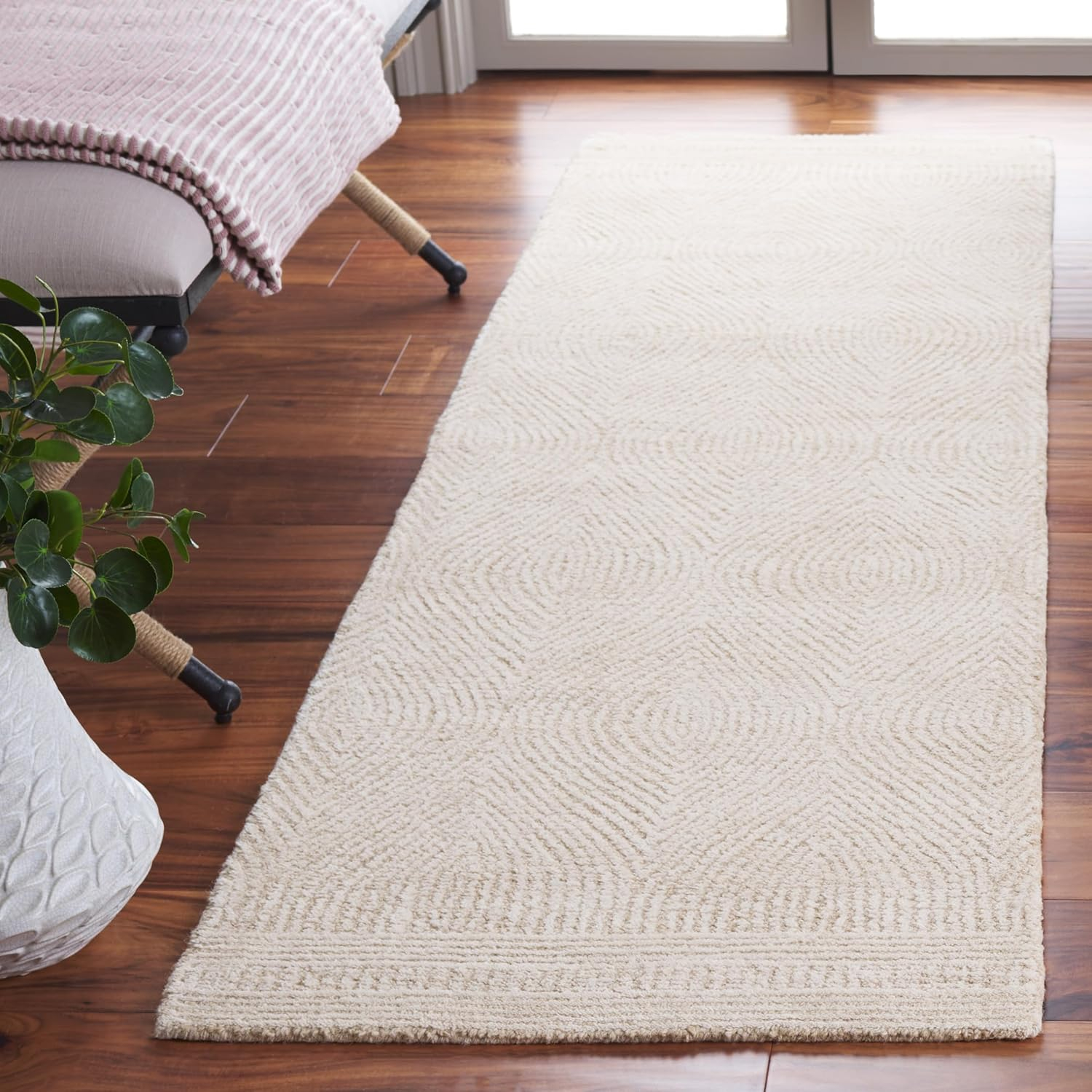 SAFAVIEH Abstract Caelestinus Ogee Wool Runner Rug, Ivory/Beige, 2'3" x 8'