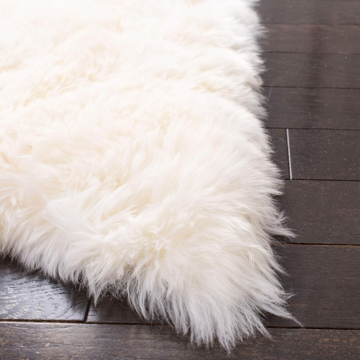 Safavieh SHS121A Sheep Skin White