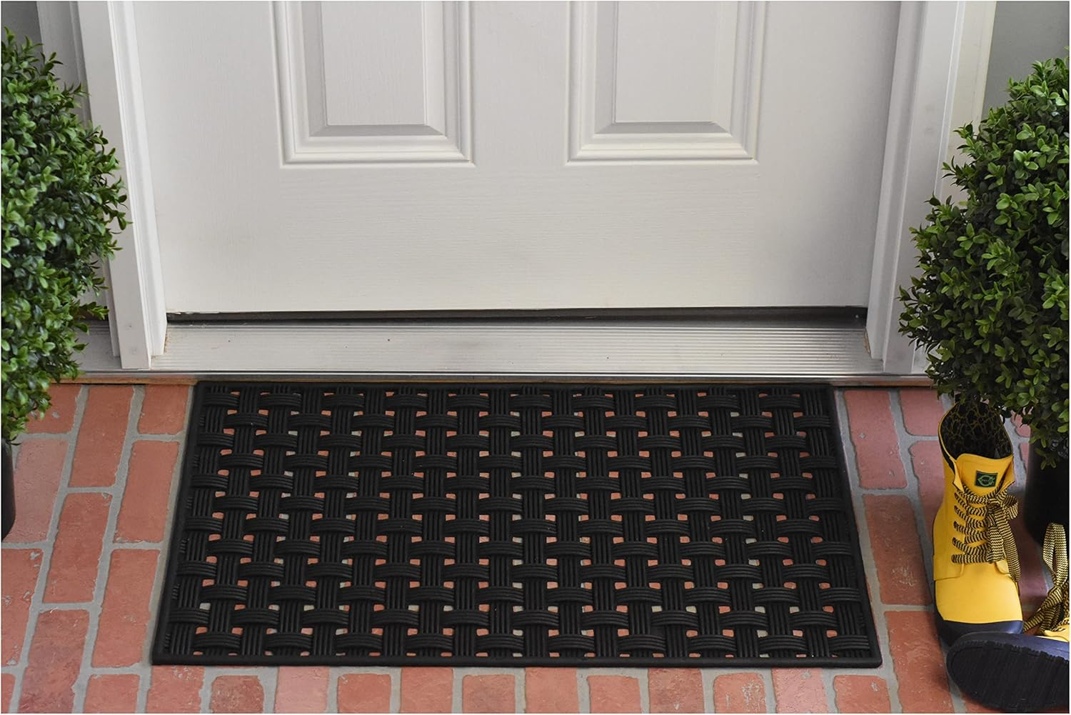 Oscar Weave Black Rubber Rectangular Indoor/Outdoor Decorative Doormat