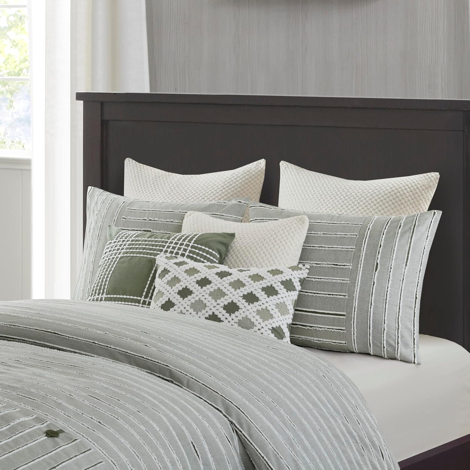 Ivory and Green Cotton Queen Comforter Set with Decorative Pillows